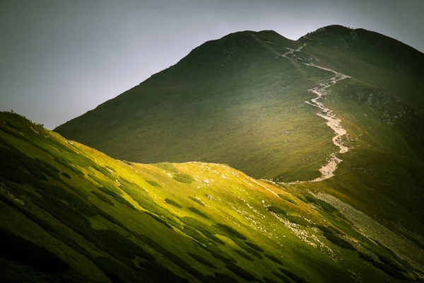 Piękny krajobraz góry Tatry w słoneczny dzień — Zdjęcie stockowe