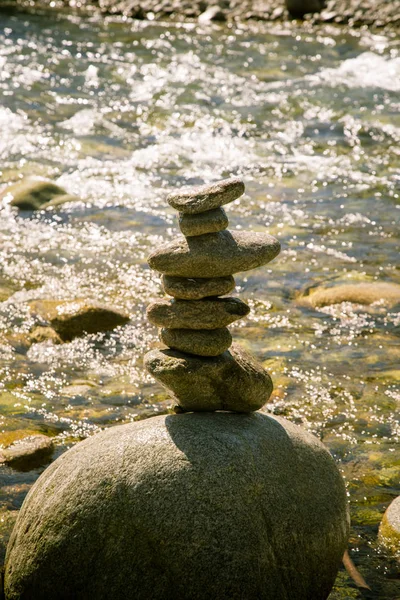 Pięknej górskiej rzeki w Tatry, Słowacja — Zdjęcie stockowe