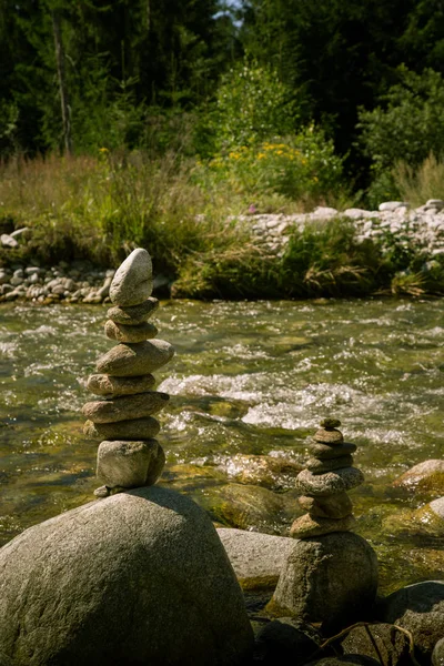 Güzel dağ nehir manzarası Tatry, Slovakya