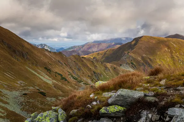 Güzel dağ manzarası Tatry, Slovakya
