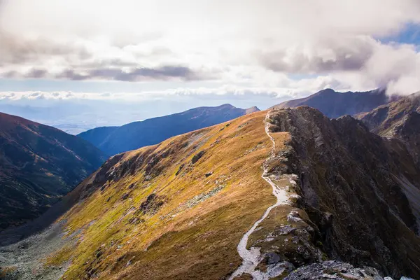 Güzel dağ manzarası Tatry, Slovakya