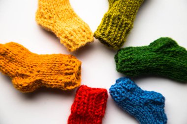 Küçük, açık renkli örgü Yün çorap el