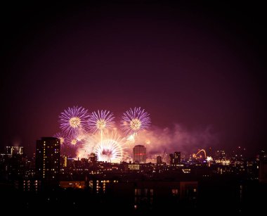 Güzel havai fişek Londra yukarıda. Yeni yıl arifesinde, Greenwich noktası Hill görünümünden