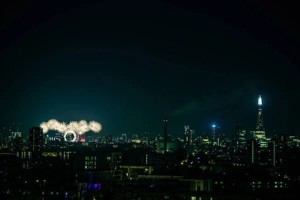 Beautiful fireworks above London. New Years Eve, view from Greenwich Point Hill — Stock Photo, Image