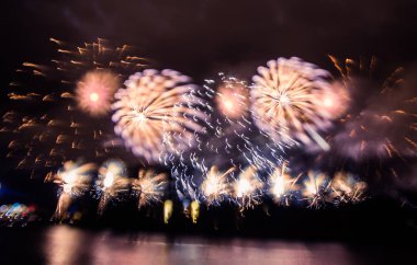 Soyut tarzı renkli fotoğraf havai fişek. Sanat, bulanık, renkli göz.