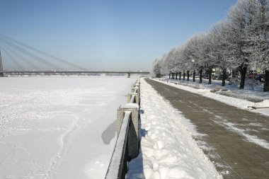 Bir kış, şehir manzarası
