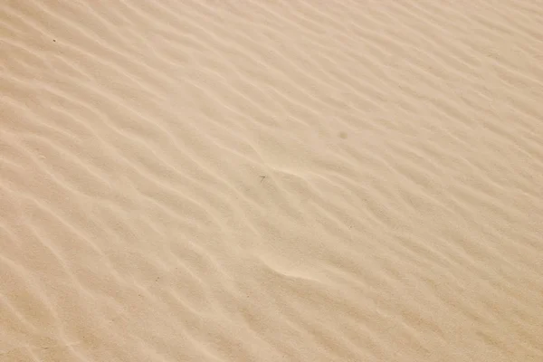 Hermosa arena blanca en la playa del mar — Foto de Stock