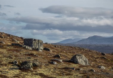 Merkez Norveç'te bir güzel dağ manzarası Güz. Güzel, renkli sahne deniz seviyesinden yüksek.