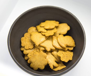 Ev yapımı gingerbread çerezleri bir güzel closeup. Noel geleneksel gıda.