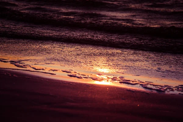 Lindo Pôr Sol Colorido Praia Mar Báltico Cenário Natural Vívido — Fotografia de Stock