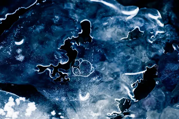 Красивый Монохромный Крупный План Ледяных Образований Берегу Реки Зимой Абстрактный — стоковое фото