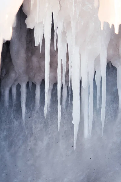 Krásné Visí Rampouchy Slané Vody Pobřeží Baltského Moře Led Pláži — Stock fotografie