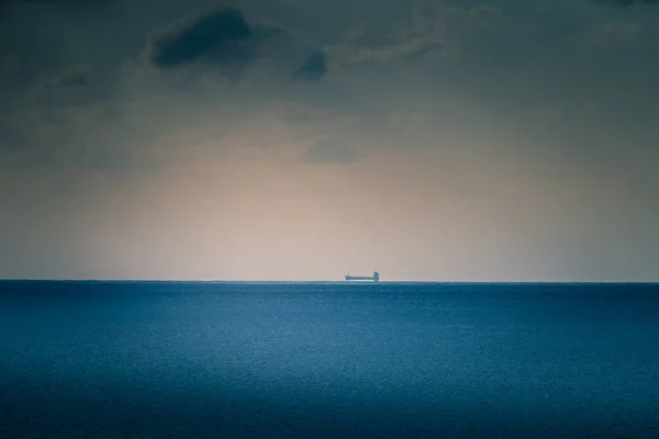저녁에 바다의 풍경입니다 일몰에 선명한 — 스톡 사진