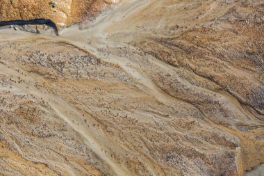 Güzel kum desenler Baltık Denizi kıyısında. Soyut, renkli arka plan kum plaj. Sığ derinlik-in tarla.