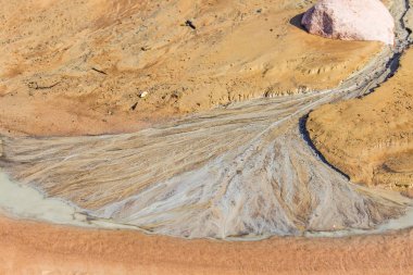Güzel kum desenler Baltık Denizi kıyısında. Soyut, renkli arka plan kum plaj. Sığ derinlik-in tarla.
