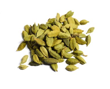 Beyaz arka plan üzerinde izole kakule birkaç taneleri. Üstten Görünüm