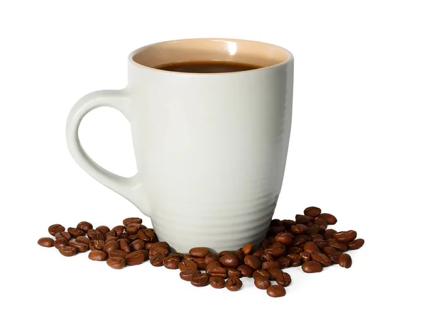 白い背景に分離されたコーヒーと全体のコーヒー豆と白いきれいなカップ 明るさのモーニング コーヒー — ストック写真