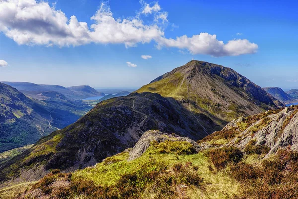 Crag alta de palheiros, distrito do lago — Fotografia de Stock