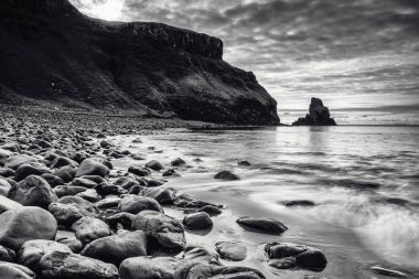 Talisker Bay, Isle of Skye, siyah beyaz manzara