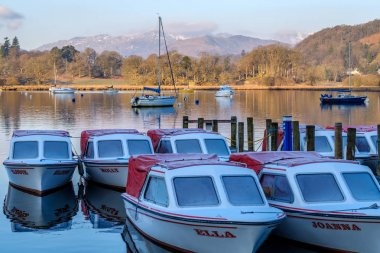Waterhead İskelesi 'nde demirlemiş tekneler, Aybleside