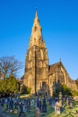 Ambleside Kilisesi karşı mavi gökyüzü arka plan