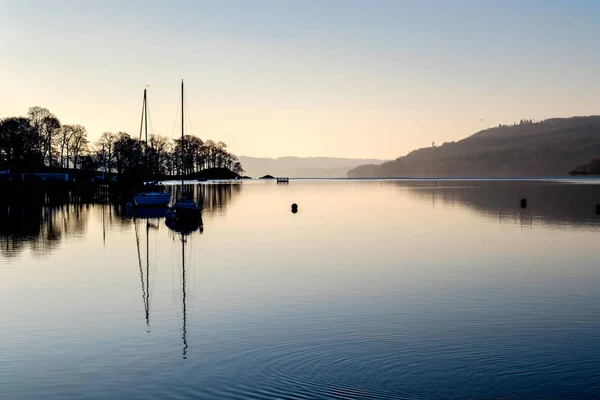 Amanecer Despejado Sobre Windermere Desde Waterhead Ambleside —  Fotos de Stock