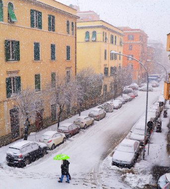 binalar şehrin kar altında