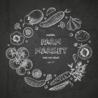 Salatalık, domates, patlıcan, patates, havuç, brokoli ile sebze vektör daire. Kara tahta üzerinde çilek ile sağlıklı gıda tasarım şablonu. Büyük tasarım menü, yemek tarifleri, afiş için.