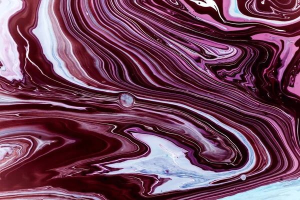 Mörk lila marmor textur med akryl målade vågor. Abstrakt målning, kan användas som en trendig bakgrund för tapeter, affischer, kort, inbjudningar, webbplatser. Marmor textur. Flytande konst. — Stockfoto