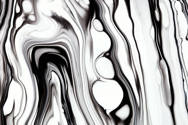 Tinta de alcohol blanco y negro jaspeado fondo de trama. Ondas líquidas y gotas de mínima ilustración. Arte fluido abstracto. Acrílico y pintura al óleo flujo monocromo telón de fondo contemporáneo . — Foto de Stock