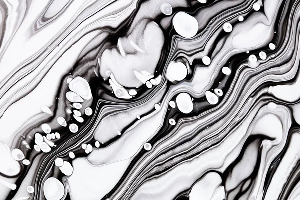 Monocolor alcohol inkt marmerende raster achtergrond. Vloeibare golven en vlekken minimalistische illustratie. Zwart-wit abstracte vloeibare kunst. Acryl en olieverf stroom monochrome hedendaagse achtergrond. — Stockfoto