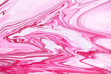 Parlak morumsu, pembe ve beyaz mermer kaplama. Renkli sıvı çizgili minimalist moda boya dokusu. Gül kırmızısı soyut sıvı sanat. Akrilik ve petrol akışı modern yaratıcı zemin.
