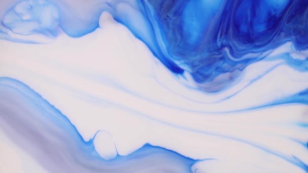 Oeuvre moderne fluide. Textures abstraites avec des vagues colorées. Art de fond coloré. Flux de peinture mélangé avec des tourbillons colorés dans des motifs abstraits. Mélange de flux multicolore bleu et blanc . — Video
