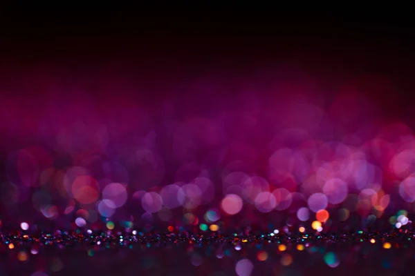 Fondo de luces brillantes festivas, fondo abstracto brillante con círculos, fondo de pantalla de diseño moderno con destellos brillantes. Escenario púrpura, rojo y negro chispas brillantes con efecto difuminado . —  Fotos de Stock