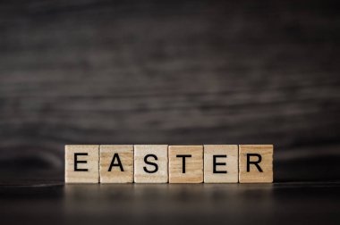 Paskalya, bir d hafif ahşap kare panellerinde oluşan kelime