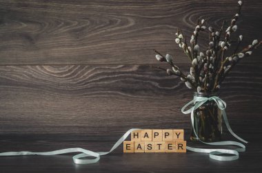 Yazıt Mutlu Paskalyalar, yapılan hafif ahşap küp 