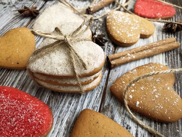 Zelfgemaakte Steun Valentijnsdag Achtergrond Met Gember Hart Gevormde Cookies Spice — Stockfoto