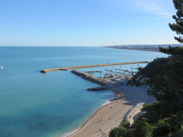 海の風景は そのベルベットのビーチからアドリア海の景色は非常に罰金とソフトので 私たちを羨む多くの素晴らしい — ストック写真