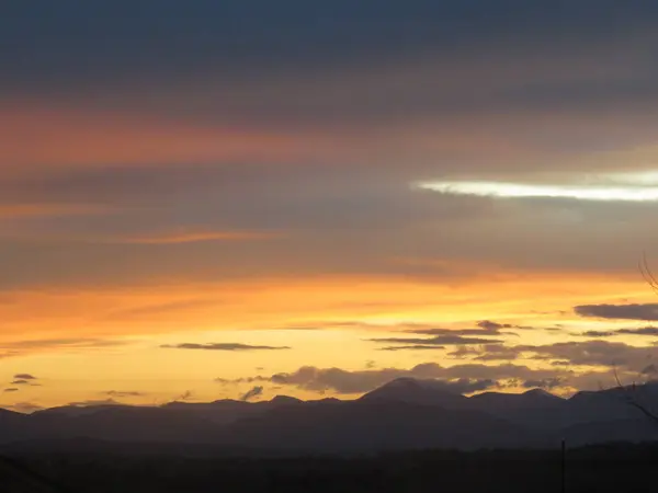 Wolken Bei Sonnenuntergang Die Farben Des Himmels Ändern Sich Oft — Stockfoto