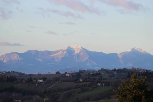 Berglandschap Een Uitzicht Tussen Wilde Natuur Adembenemend Landschap Wat Ons — Stockfoto