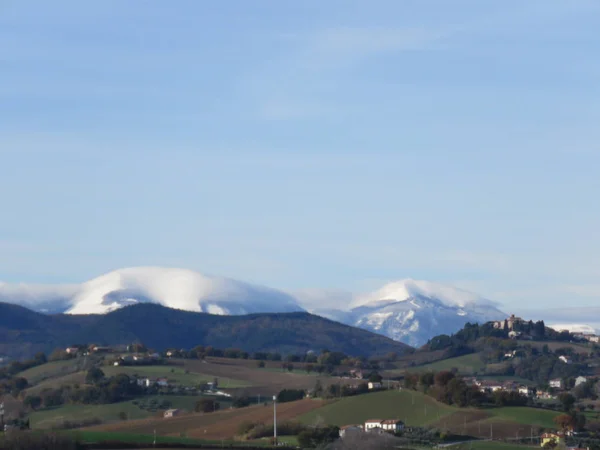 Paesaggio Montano Una Vista Tra Natura Selvaggia Paesaggi Mozzafiato Ciò — Foto Stock