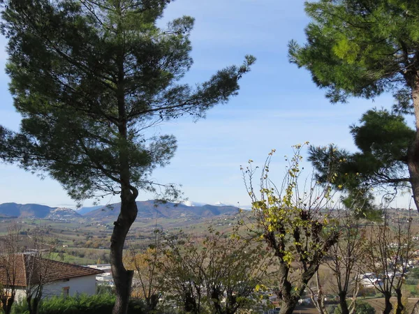 Paisaje Montaña Una Vista Entre Naturaleza Salvaje Paisajes Impresionantes Que — Foto de Stock