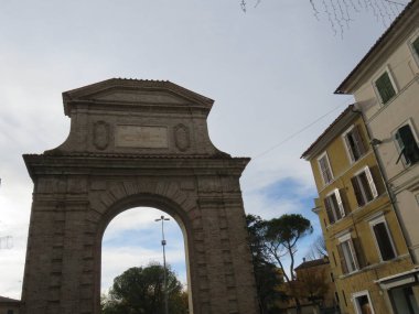 Tarihsel detaylar, en eski ülkelerde bu harika mimariler vardır. 