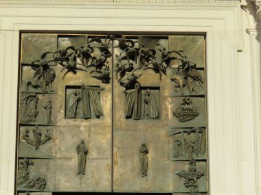 Tarihsel detaylar, İtalya ve ötesindeki en eski ülkeler, tarih ve kültürün detaylarıyla dolu bu muhteşem mimarilere sahiptir. 