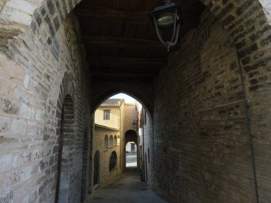 Tarihi detaylar, dirençli materyaller ve birçok sanat tarihi ve kültürle dolu bu ayrıntıları oluşturur.