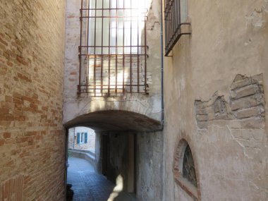 Tarihsel detaylar, en eski ülkelerin tarih ve kültür detaylarıyla dolu harika mimarileri vardır. 