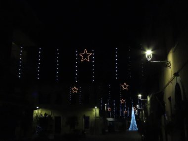 Noel ışıkları, şehir Noel 'e hazırlanıyor ve sonsuz sayıda küçük ışıkla aydınlanıyor. 