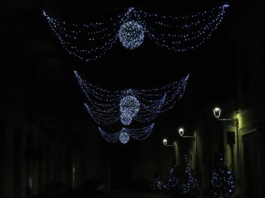 Noel ışıkları, şehir Noel 'e hazırlanıyor ve sonsuz sayıda küçük ışıkla aydınlanıyor. 