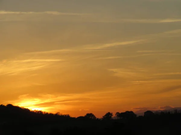 Puesta Sol Montañosa Los Colores Puesta Sol Invierno Son Poco — Foto de Stock