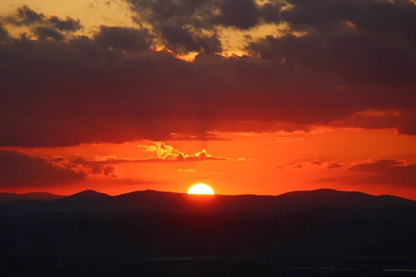 Sonnenuntergang Hügelig Die Farben Des Winteruntergangs Sind Etwas Weniger Intensiv — Stockfoto